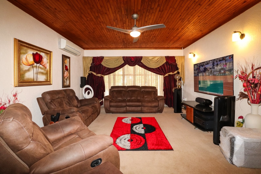 3 Bedroom Property for Sale in Flamwood North West